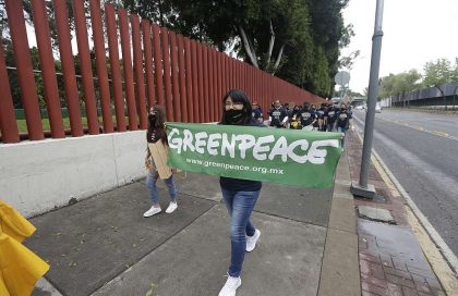 Protestan afuera de la Cámara de Diputados y Diputadas para exigir un México sin contaminación por plásticos